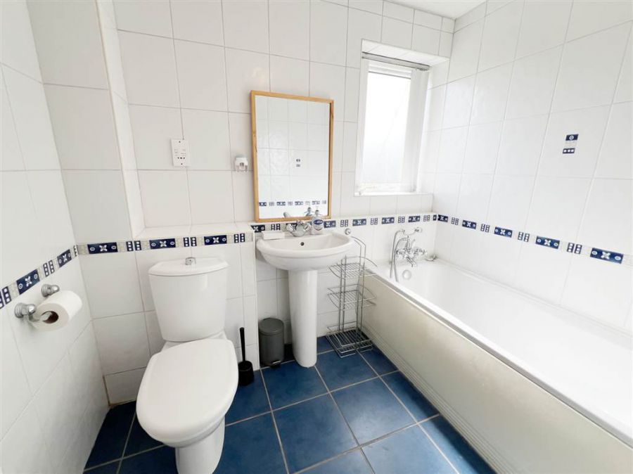 11b Musgrave Manor
