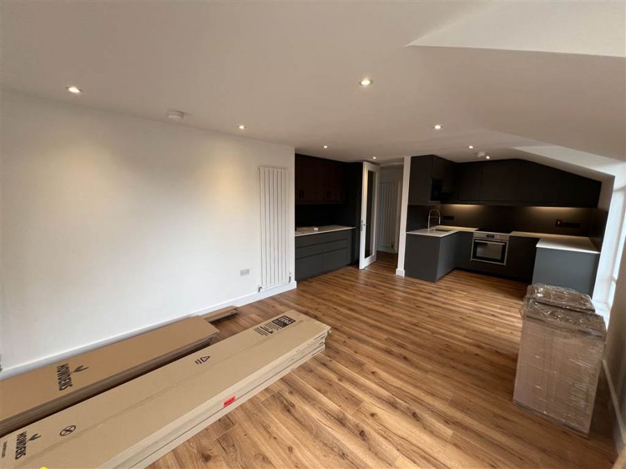 7 Balmoral Manor
