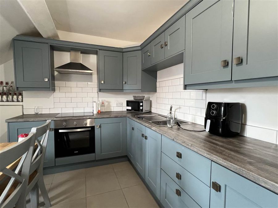 Flat 2 Cromwell Road, 108