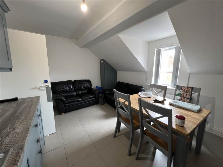 Flat 2 Cromwell Road, 108