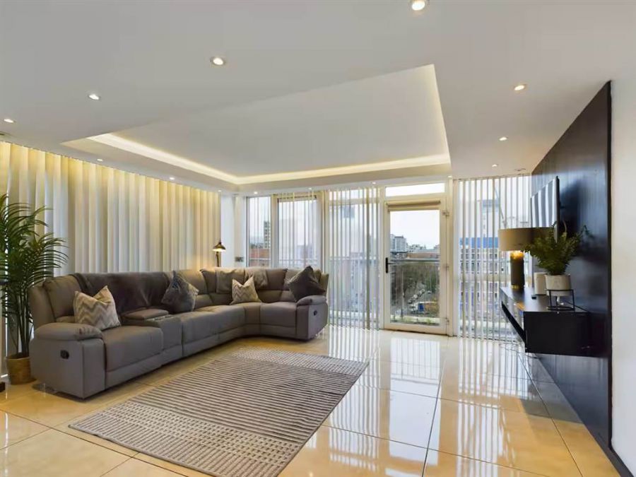 No.18 Shaftesbury Court, Penthouse Apartment