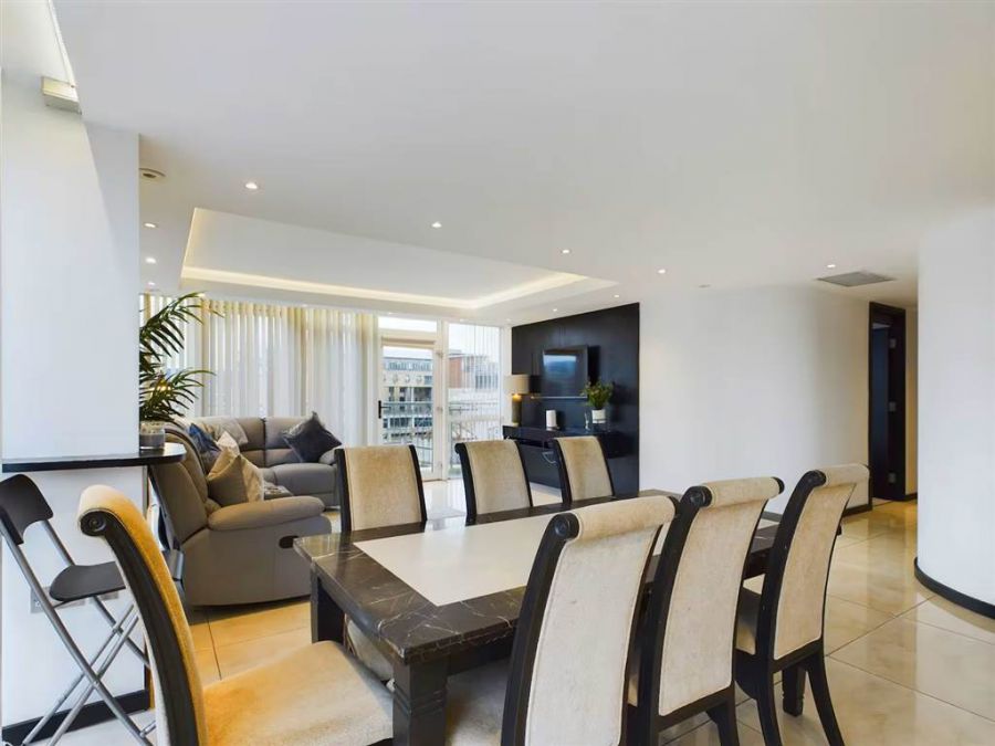 No.18 Shaftesbury Court, Penthouse Apartment
