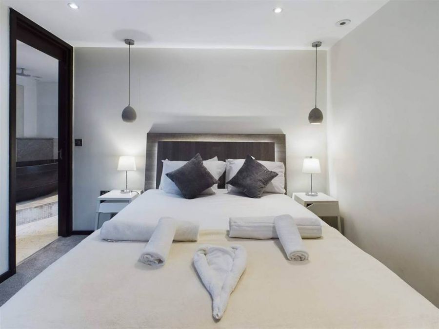 No.18 Shaftesbury Court, Penthouse Apartment