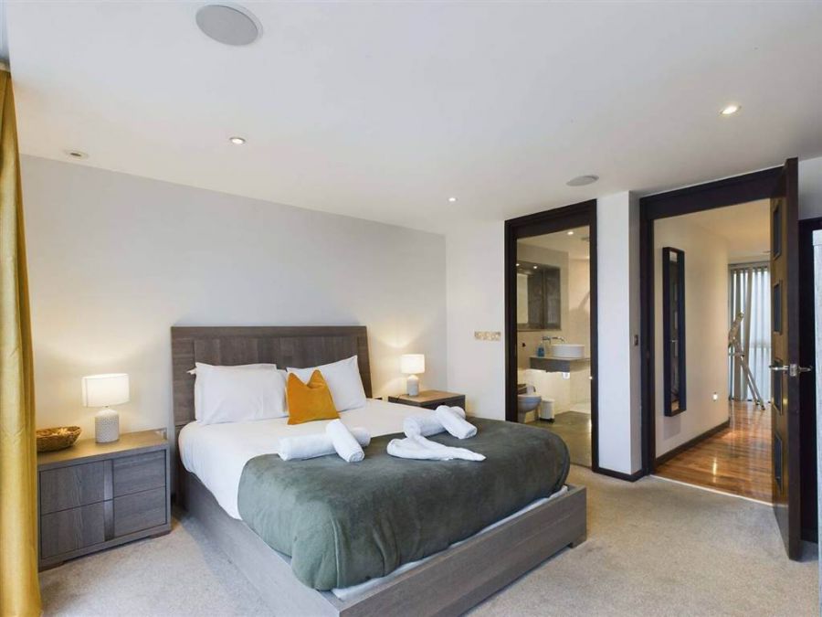 No.18 Shaftesbury Court, Penthouse Apartment