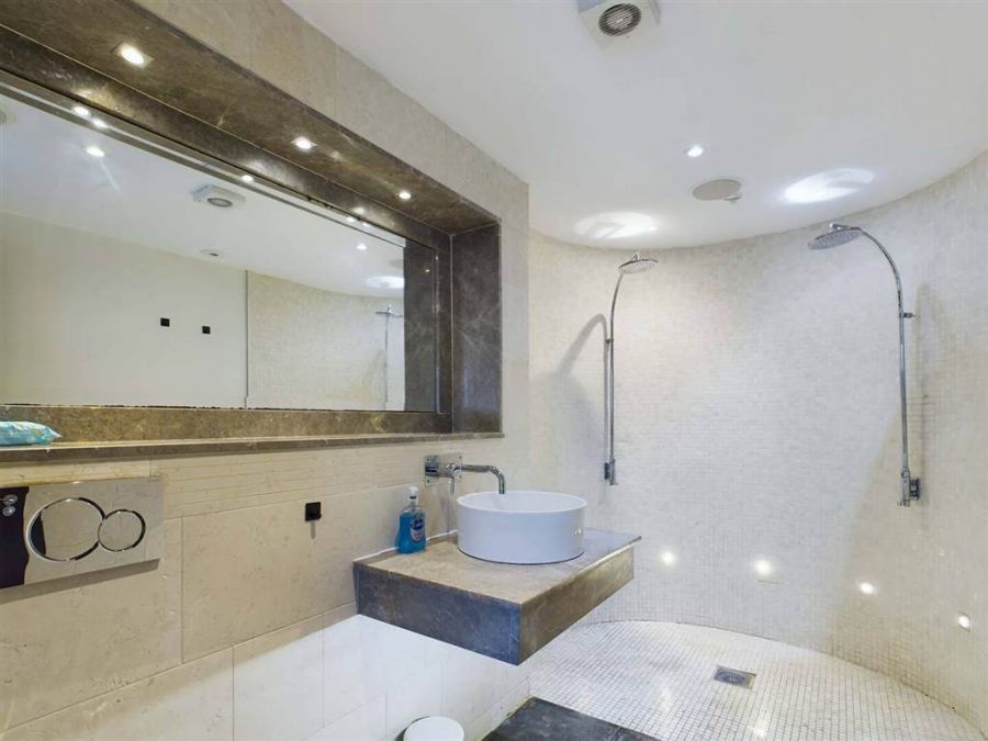 No.18 Shaftesbury Court, Penthouse Apartment