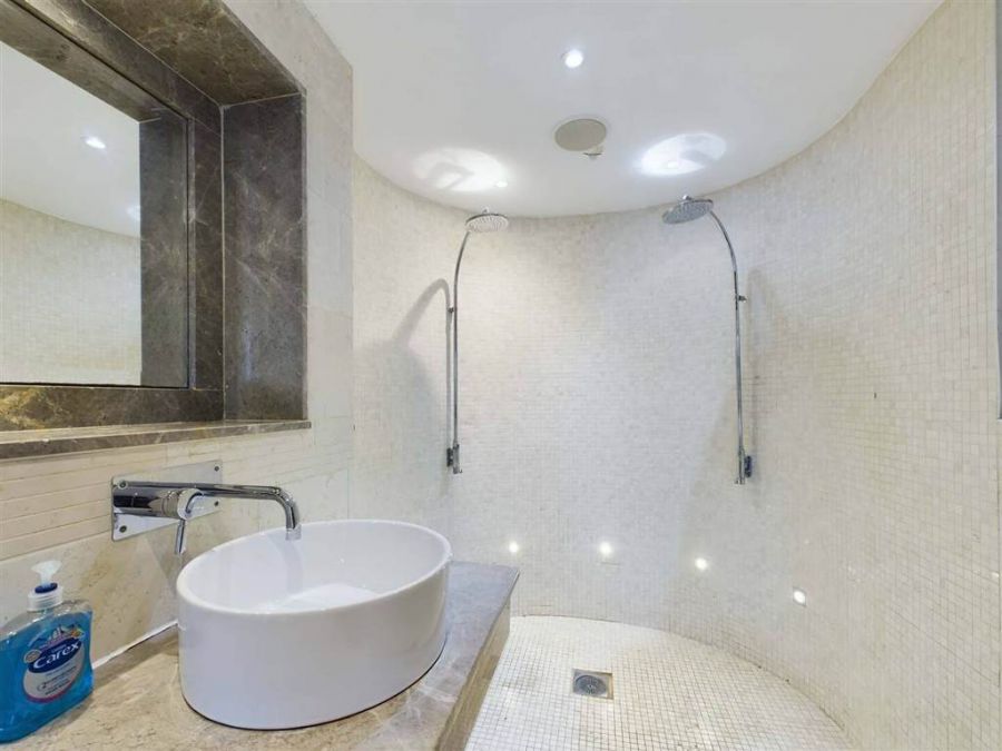 No.18 Shaftesbury Court, Penthouse Apartment