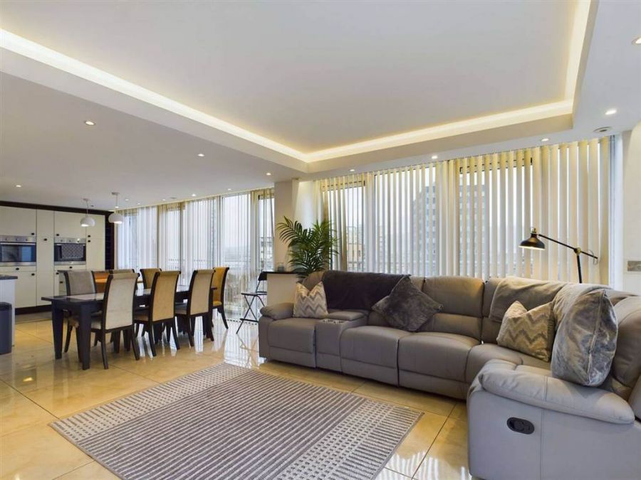 No.18 Shaftesbury Court, Penthouse Apartment