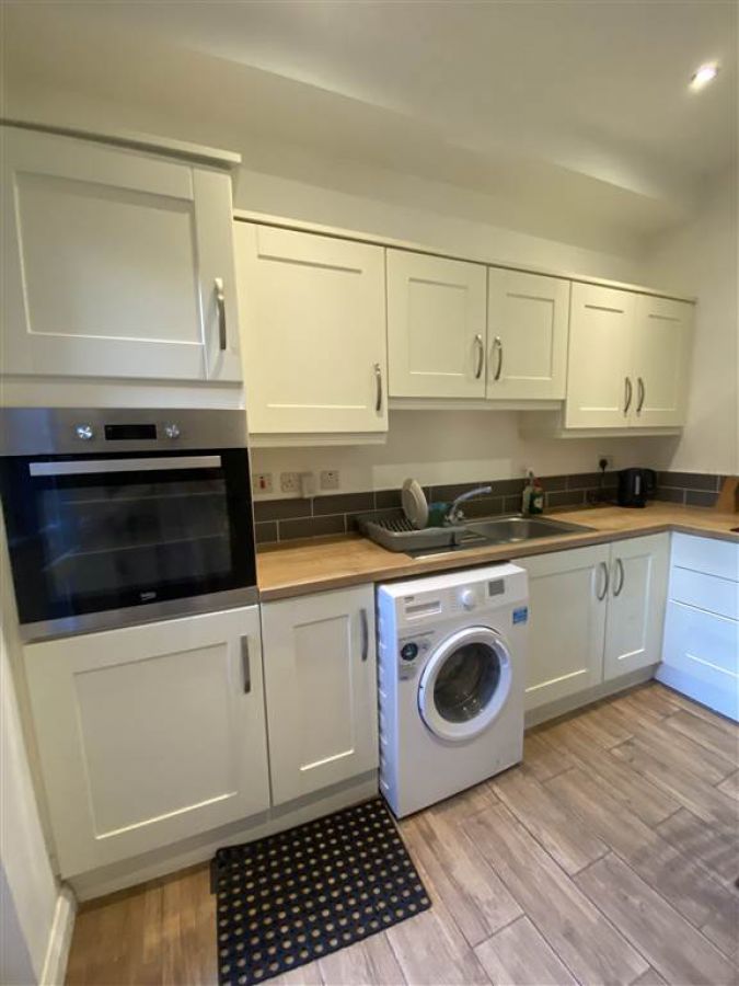 127 University Avenue, Apartment 1