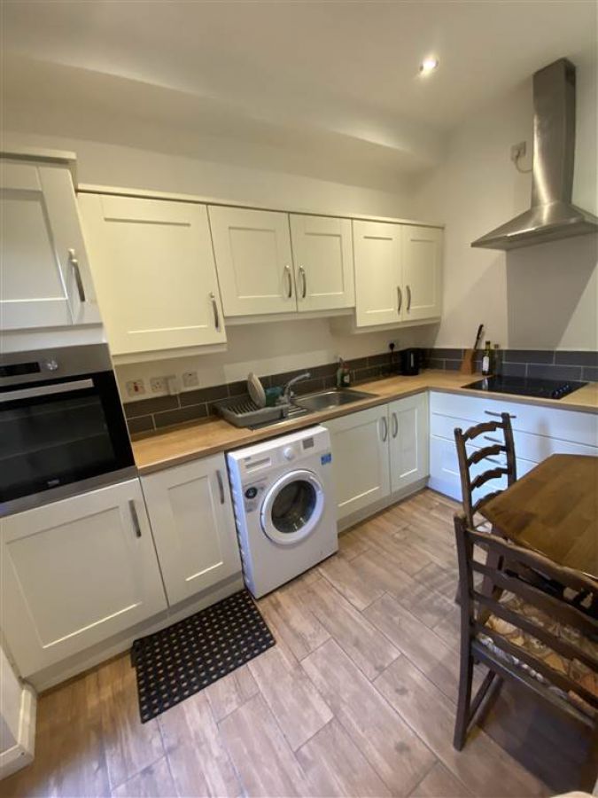 127 University Avenue, Apartment 1