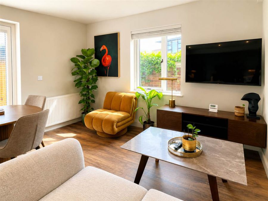 Apartment 3, 4 Chlorine Gardens