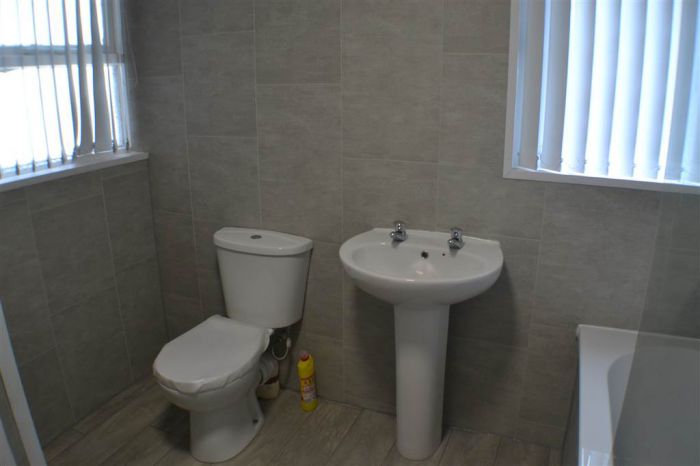 Flat 1 96 Fitzroy Avenue