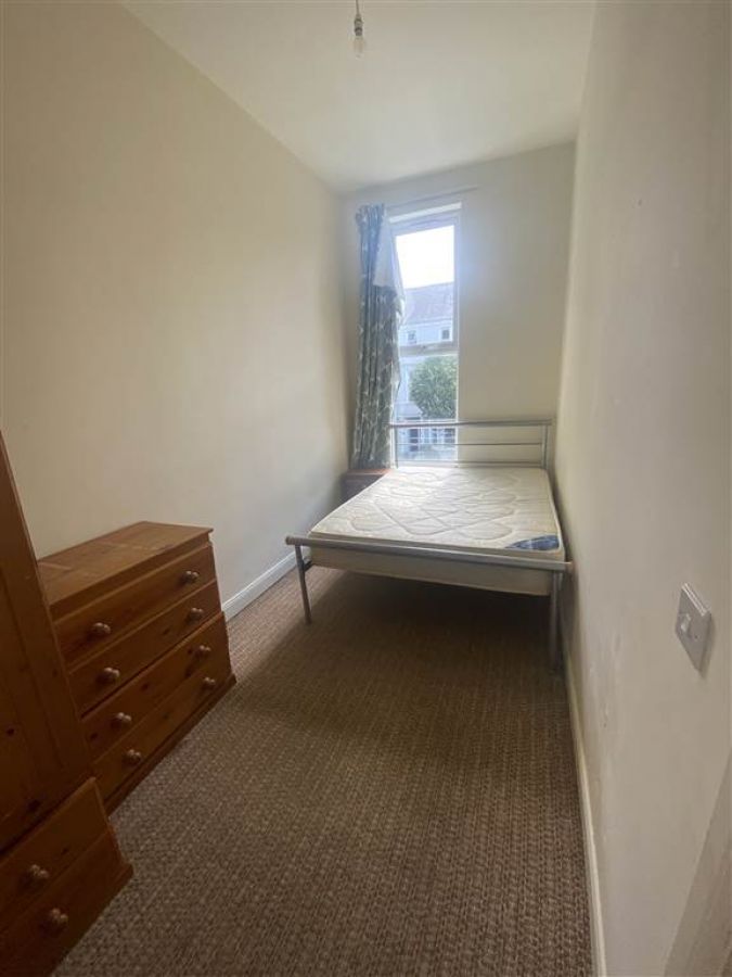 120 Eglantine Avenue, Flat 2