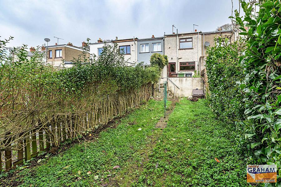 28 Low Road
