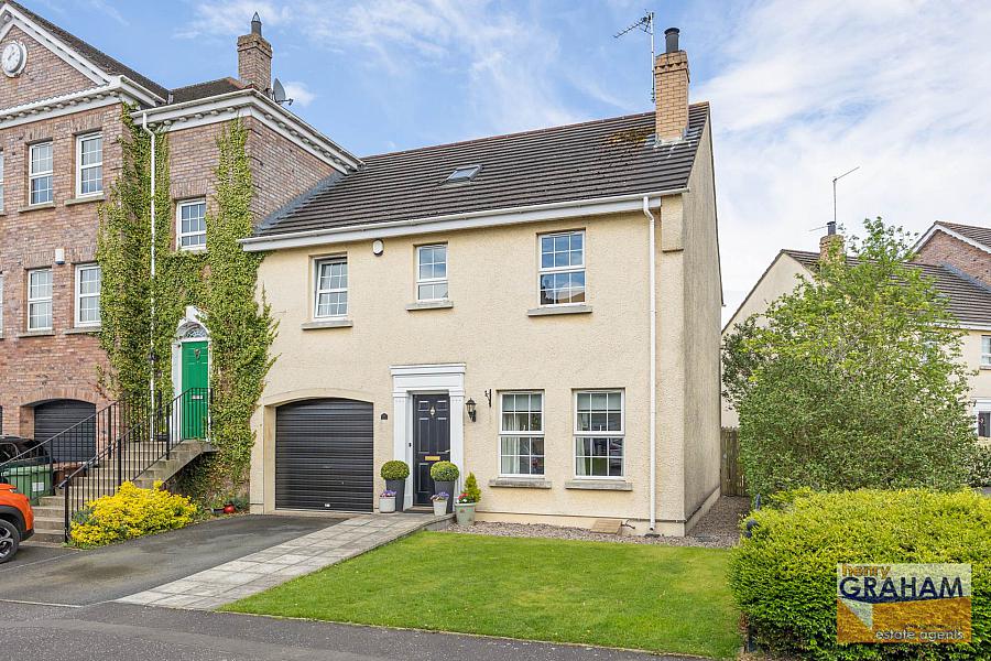 9 Berkeley Hall Court, Lisburn, BT27 5QX