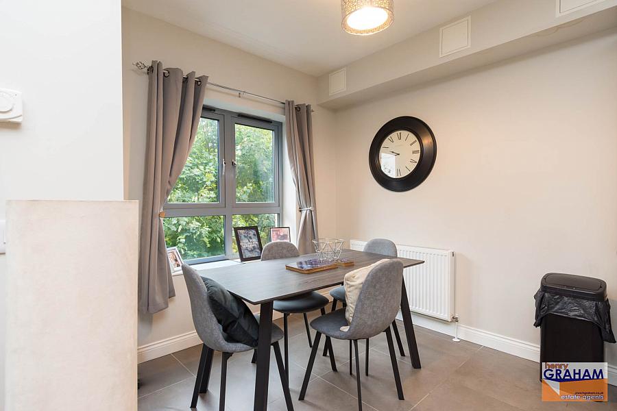 Apt 84 The Rose Garden