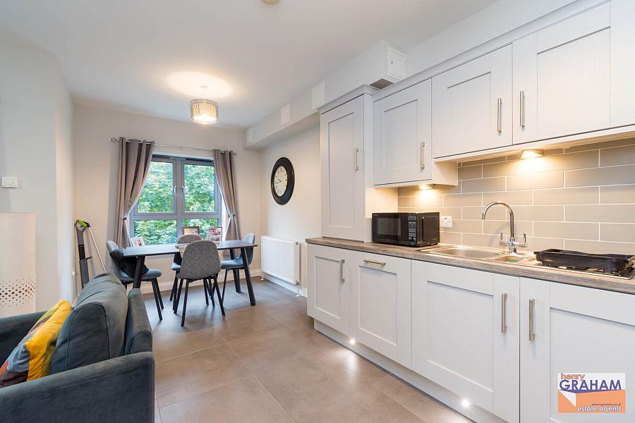 Apt 84 The Rose Garden