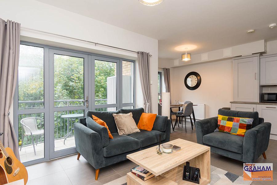 Apt 84 The Rose Garden