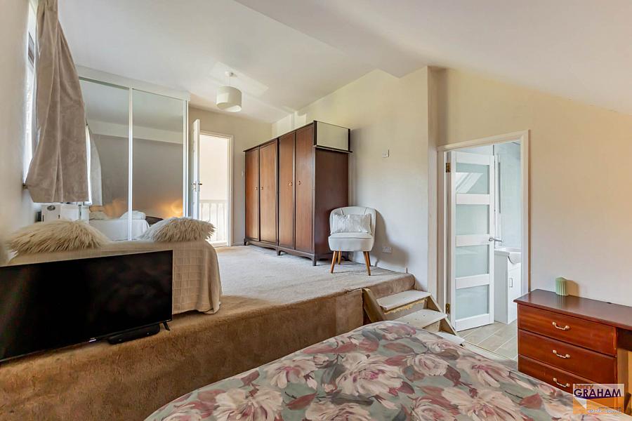 5 Rosevale Park