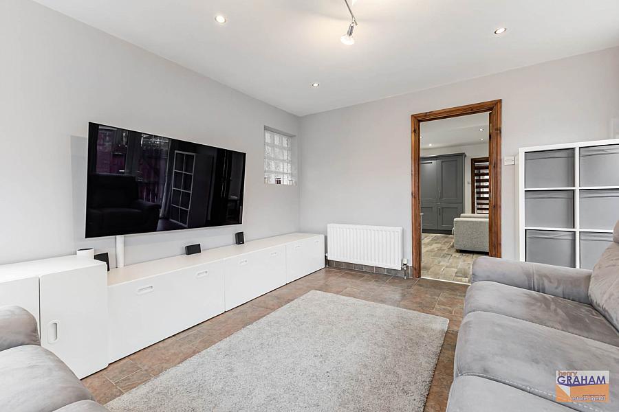 15 Thistlemount Park