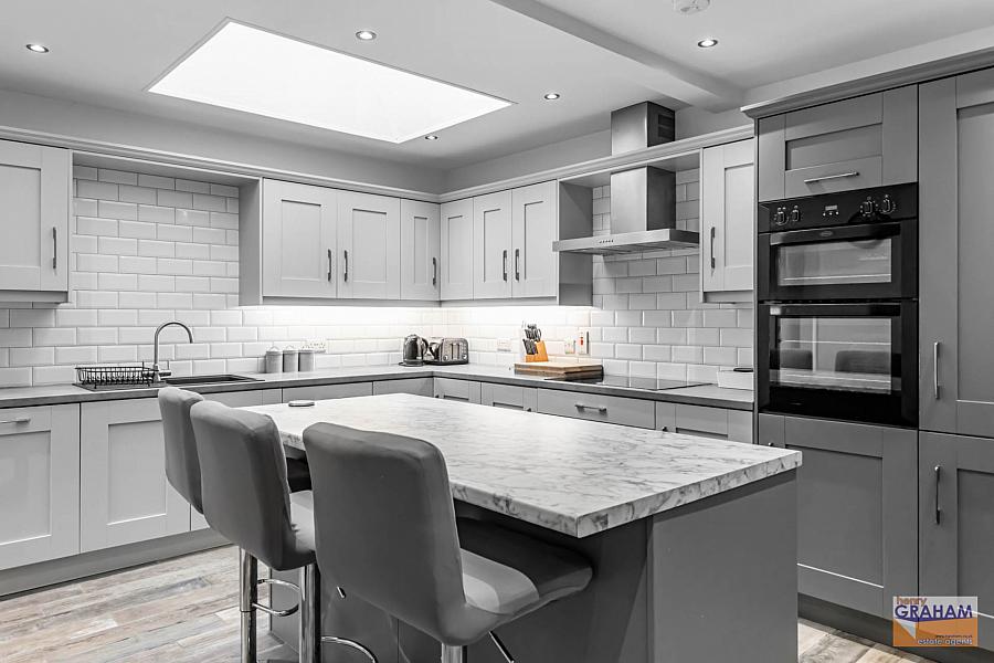 15 Thistlemount Park