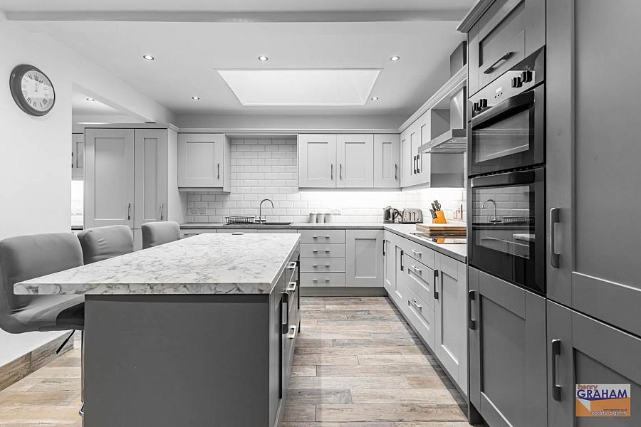 15 Thistlemount Park