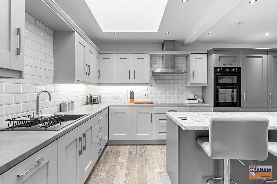 15 Thistlemount Park