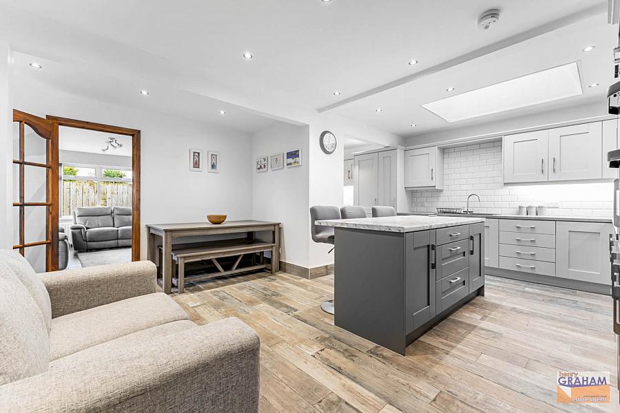 15 Thistlemount Park