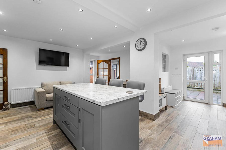 15 Thistlemount Park