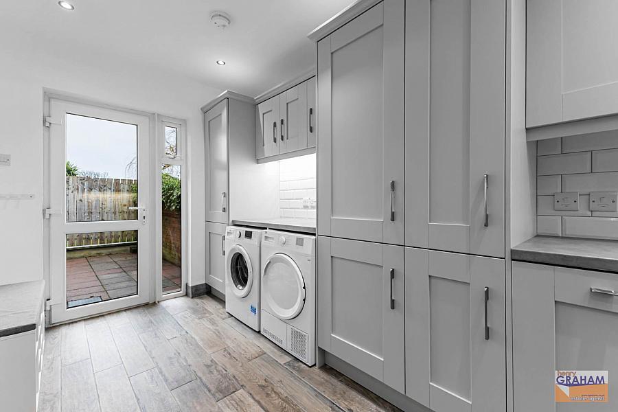 15 Thistlemount Park