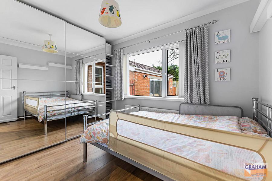 15 Thistlemount Park