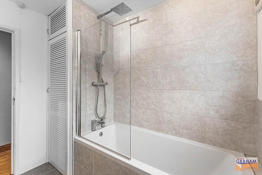 15 Thistlemount Park