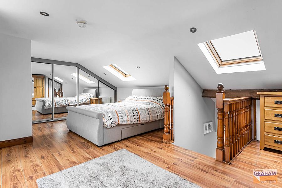 15 Thistlemount Park