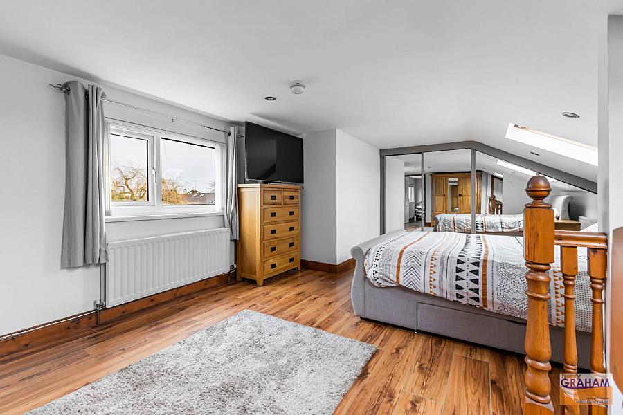 15 Thistlemount Park