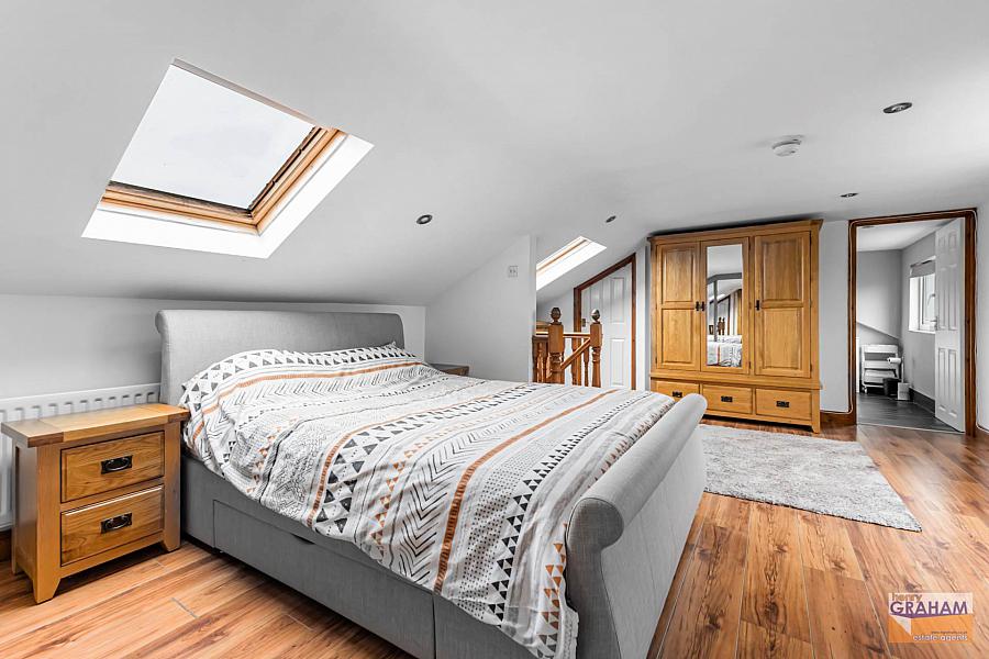 15 Thistlemount Park