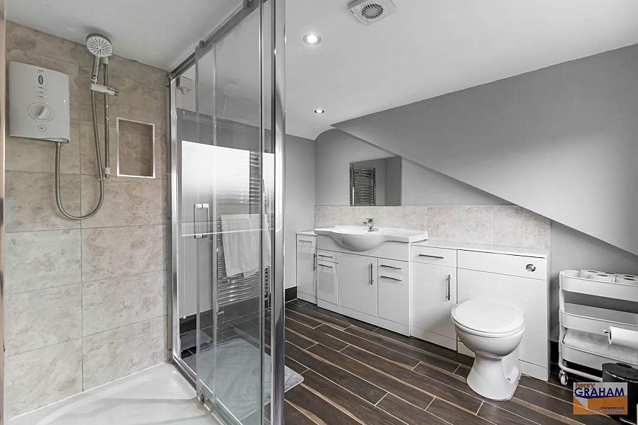 15 Thistlemount Park