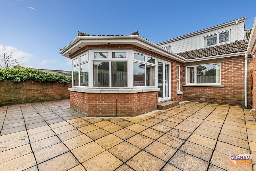 15 Thistlemount Park