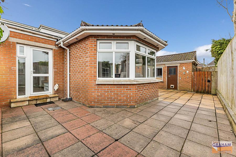 15 Thistlemount Park