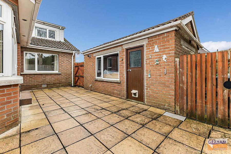 15 Thistlemount Park