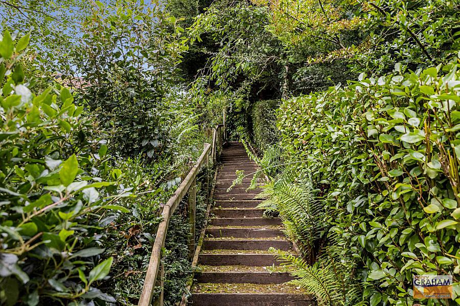 16 Thornhill Gardens