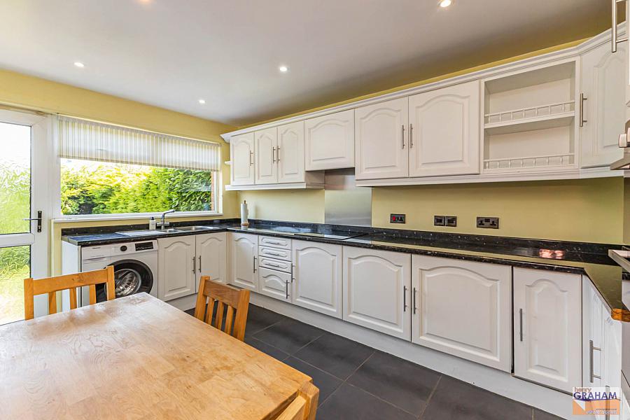 15 Derryvolgie Park