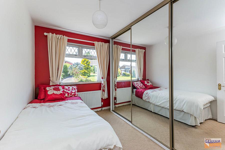 15 Derryvolgie Park