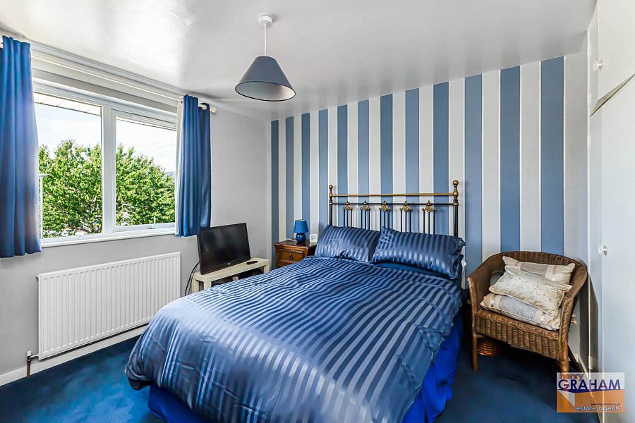7 Glenmore Walk