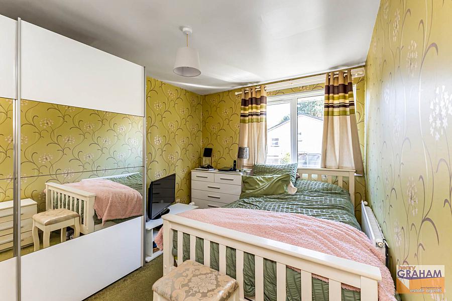 7 Glenmore Walk