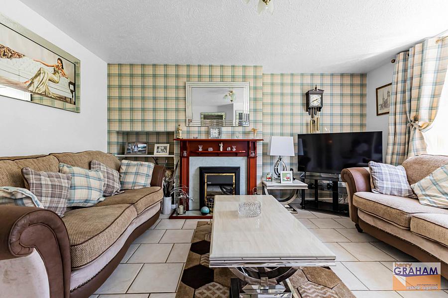 7 Glenmore Walk