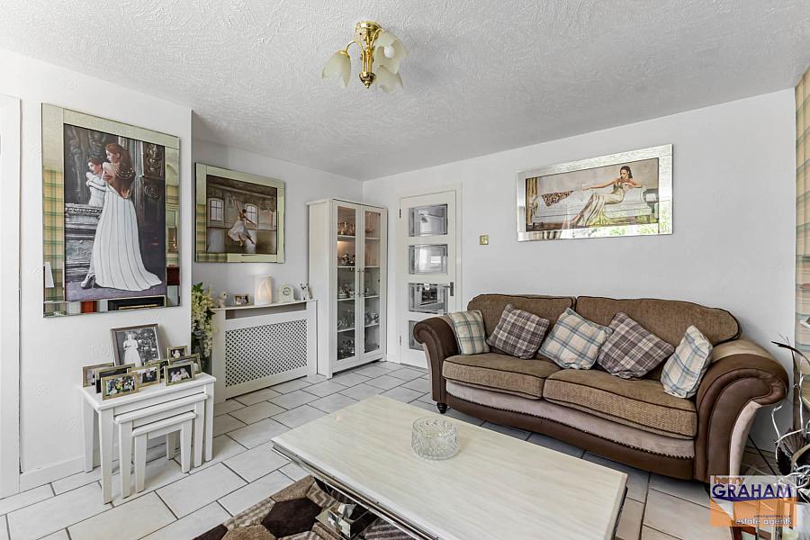 7 Glenmore Walk
