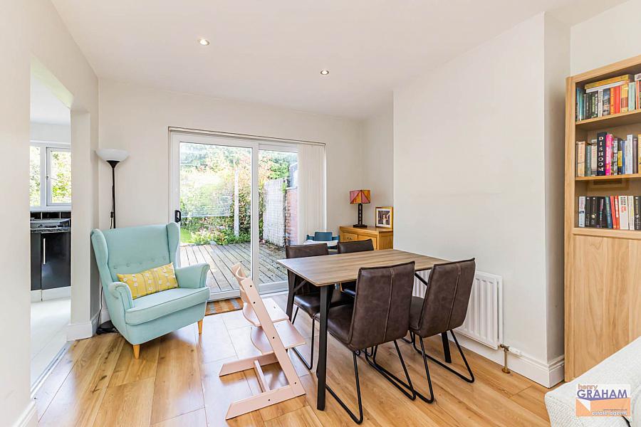 9 Moss Road