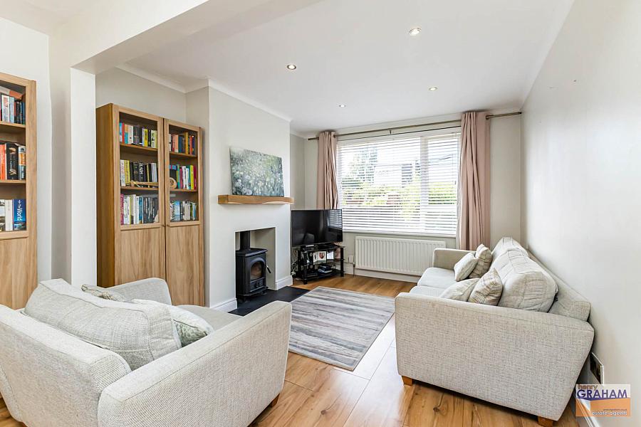9 Moss Road