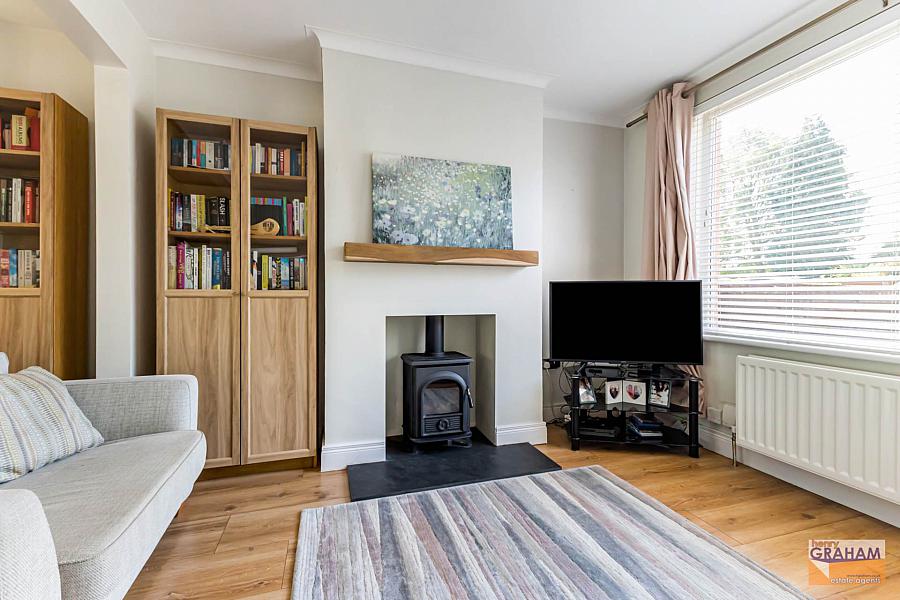 9 Moss Road