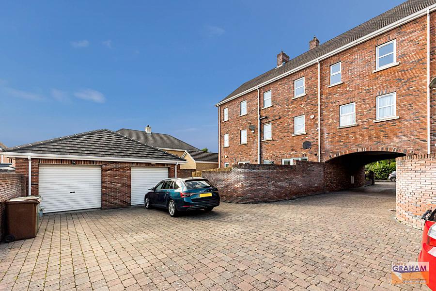 4 Holstein Crescent