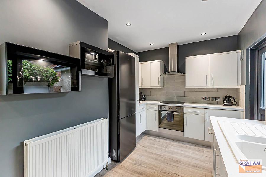 8 Sandyhill Avenue